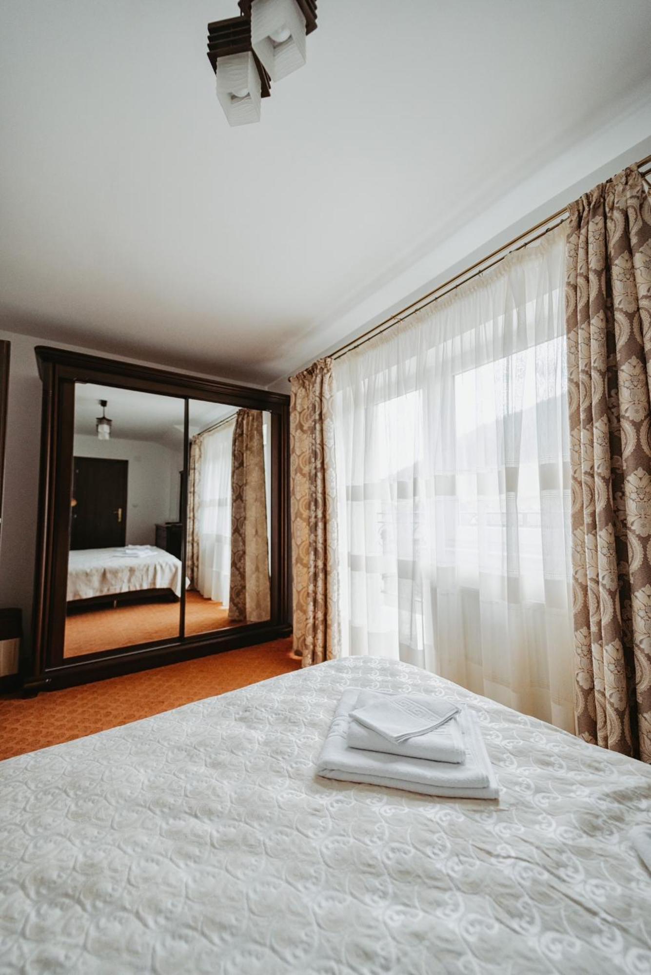 Hotel Complex Turistic Constantin Bucovina Câmpulung Moldovenesc Exterior foto