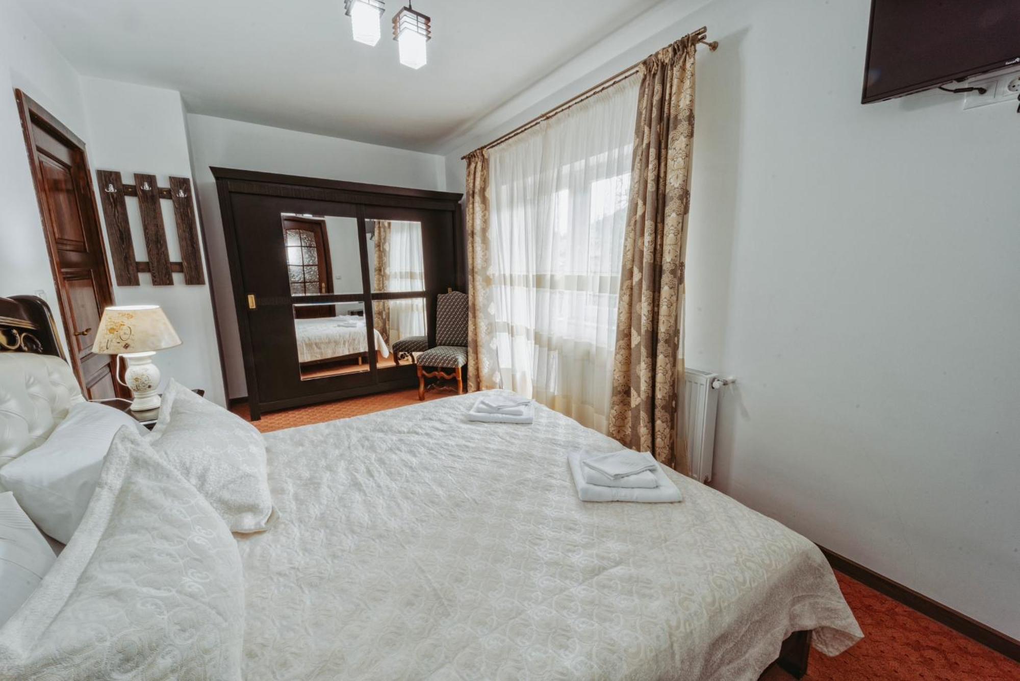 Hotel Complex Turistic Constantin Bucovina Câmpulung Moldovenesc Exterior foto